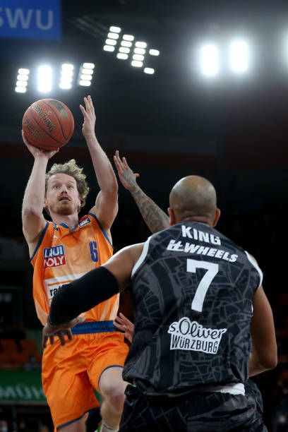 攻防两端的 攻防两端的